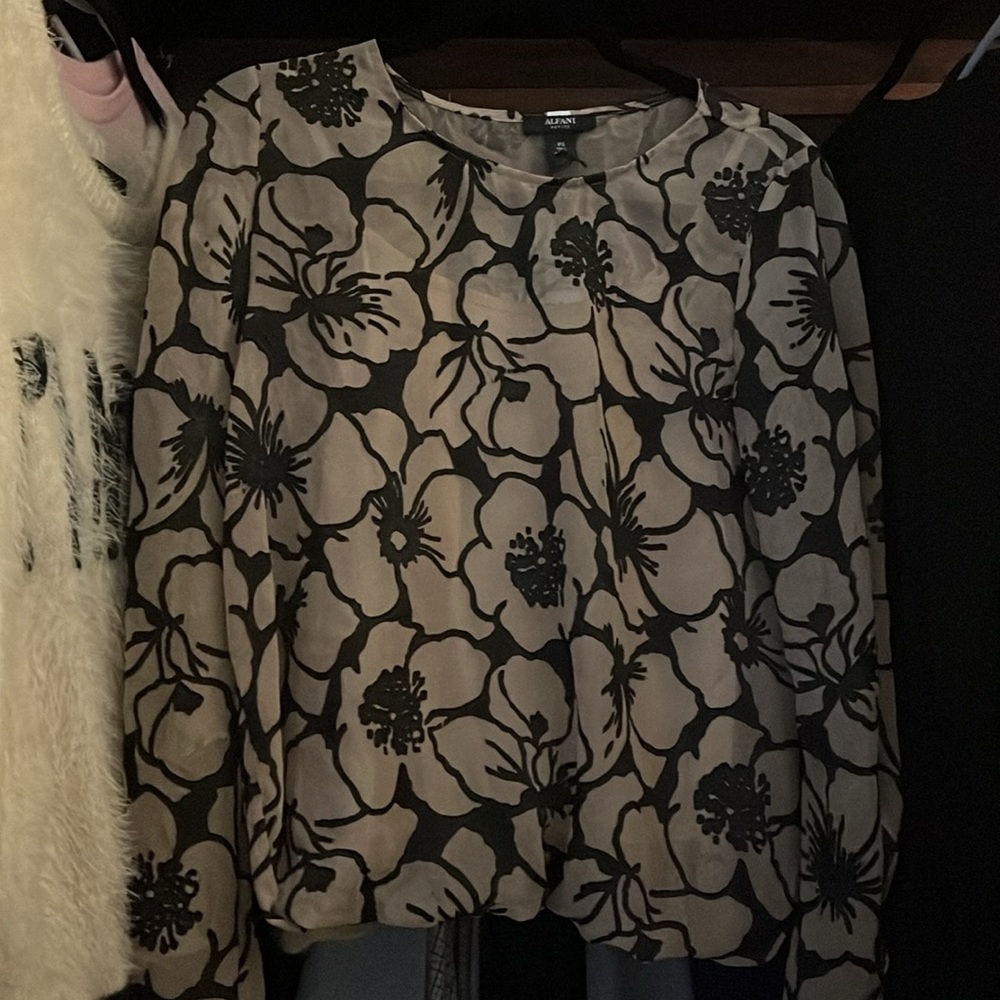 Tan and Black Floral Blouse by Alfani Size Petite Small